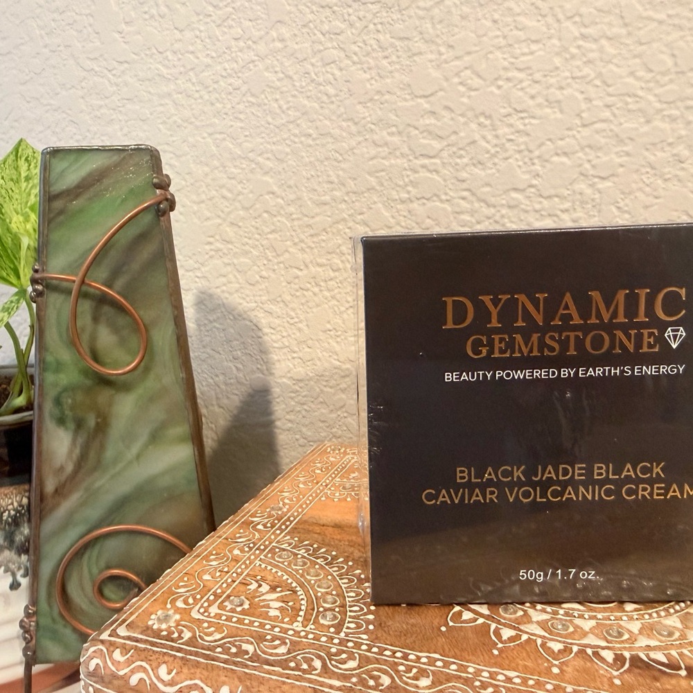 Dynamic Gemstone Black Jade Caviar Cream